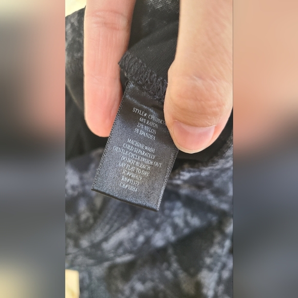 Sanctuary Black and Gray Snake Patterned Leggings - Picture 10 of 11